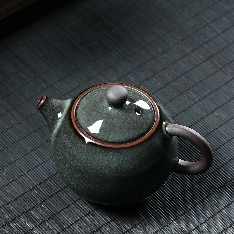 Ceramic teapot